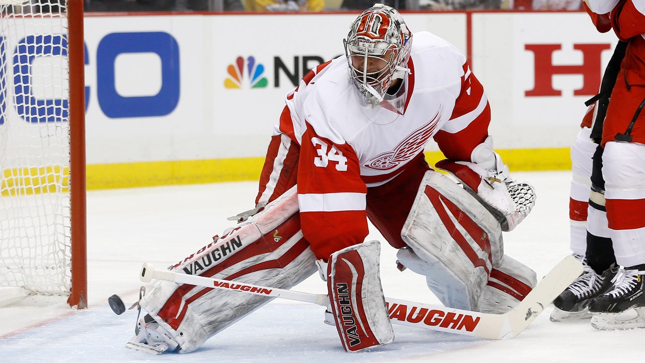 Howard mops up after Mrazek, Red Wings get pounded by Pens